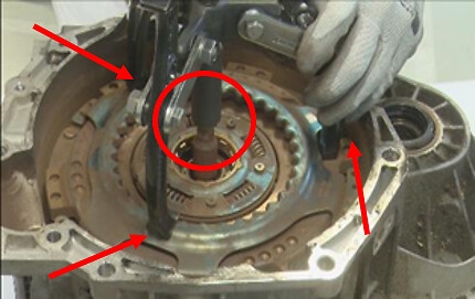 Support points for disassembly tool on the DDC package