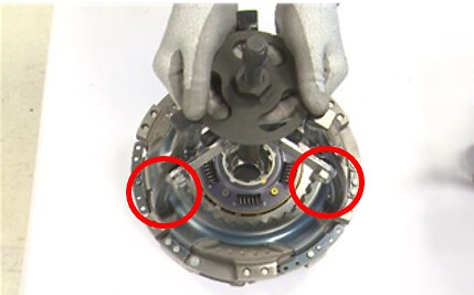 Support points for assembly tool on the DDC package