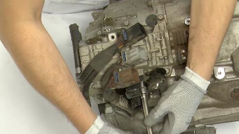 STEP 2 - Remove the 5 screws that fix the actuator to the gearbox. Use flat wrench 12