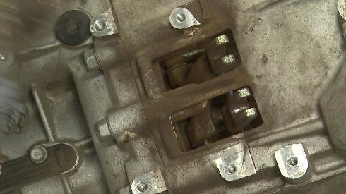 STEP 4 - Remove manually the two forks fixed on the actuator