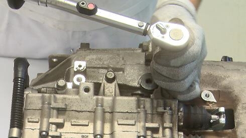 STEP 8 - Tighten all the screws of the actuator on the gearbox . Use flat wrench 12 .Tightening torque 25Nm