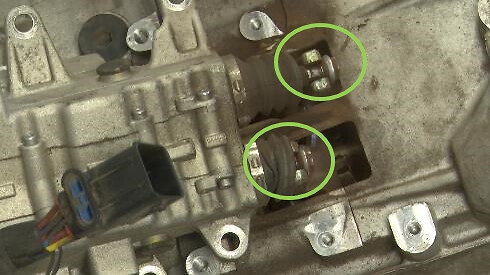 STEP 3 - Remove manually the two forks fixed on the actuator