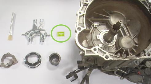 STEP 4 – Prepare to add the quantity of grease provided by Valeo in box