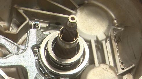 STEP 8 - Check if the release bearings can slide correctly by acting manually on the dual fork 