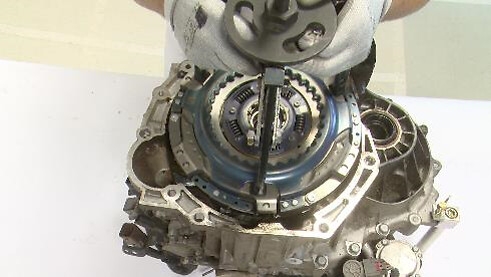 STEP 2 - Fit the DDC on the gearbox main shaft. Be very careful with the weight