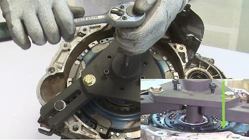 STEP 6 - Screw it using a wrench 19” until DDC is completely assembled . When the bearing reach its position, the DDC package will have free play .