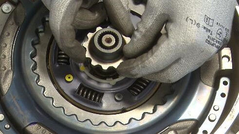 STEP 8 - Insert manually  the hub on the DDC package