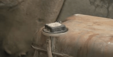 Remove the reservoir cap.